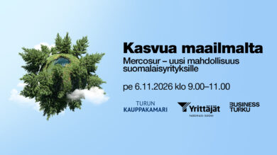 Vihreä, puihin peittynyt leijuva maapallo vaaleansinisellä taustalla. Teksti: ”Mercocur - uusi mahdollisuus suomalaisyrityksille”, pe 6.11.2026 klo 9.00–11.00. Logot: Turun kauppakamari, Varsinais-Suomen Yrittäjät ja Business Turku.